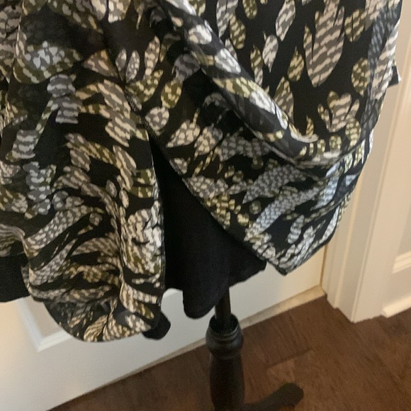 NWOT.  Woman’s long sleeve cocoon style top with rounded neck & fitted sleeves. - Picture 5 of 9